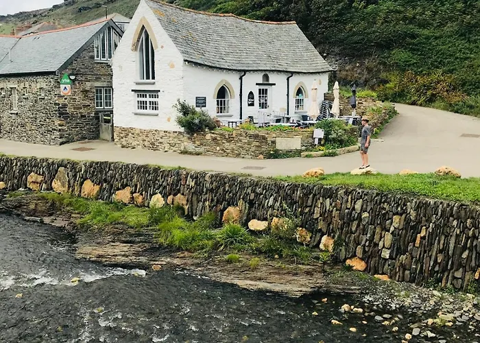 Boscastle Quaint Cornish Fishermans Cottage