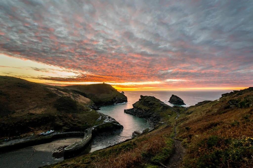 Quaint Cornish Fishermans Holiday home Boscastle